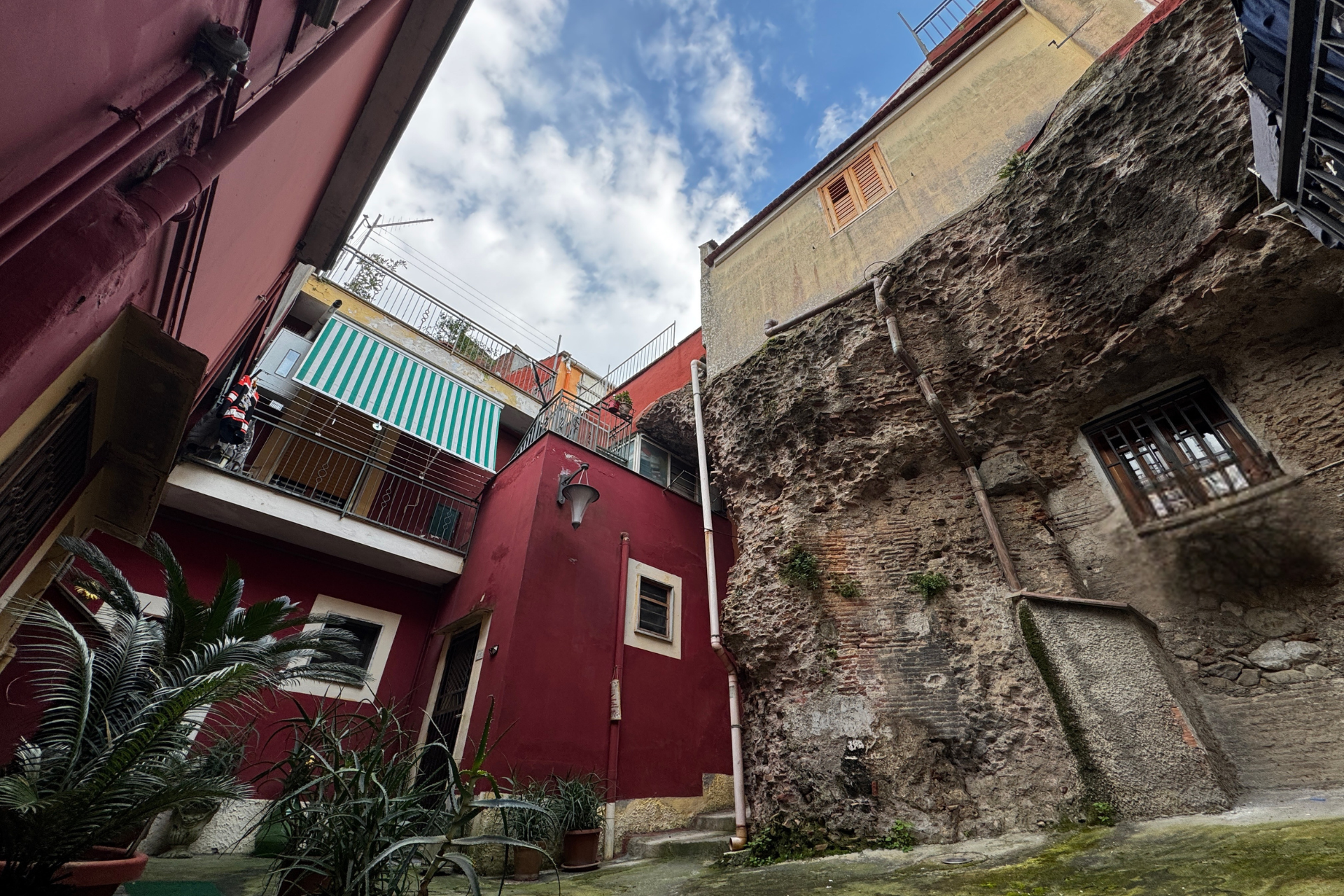 Borgo di Pareti con preesistenze archeologiche