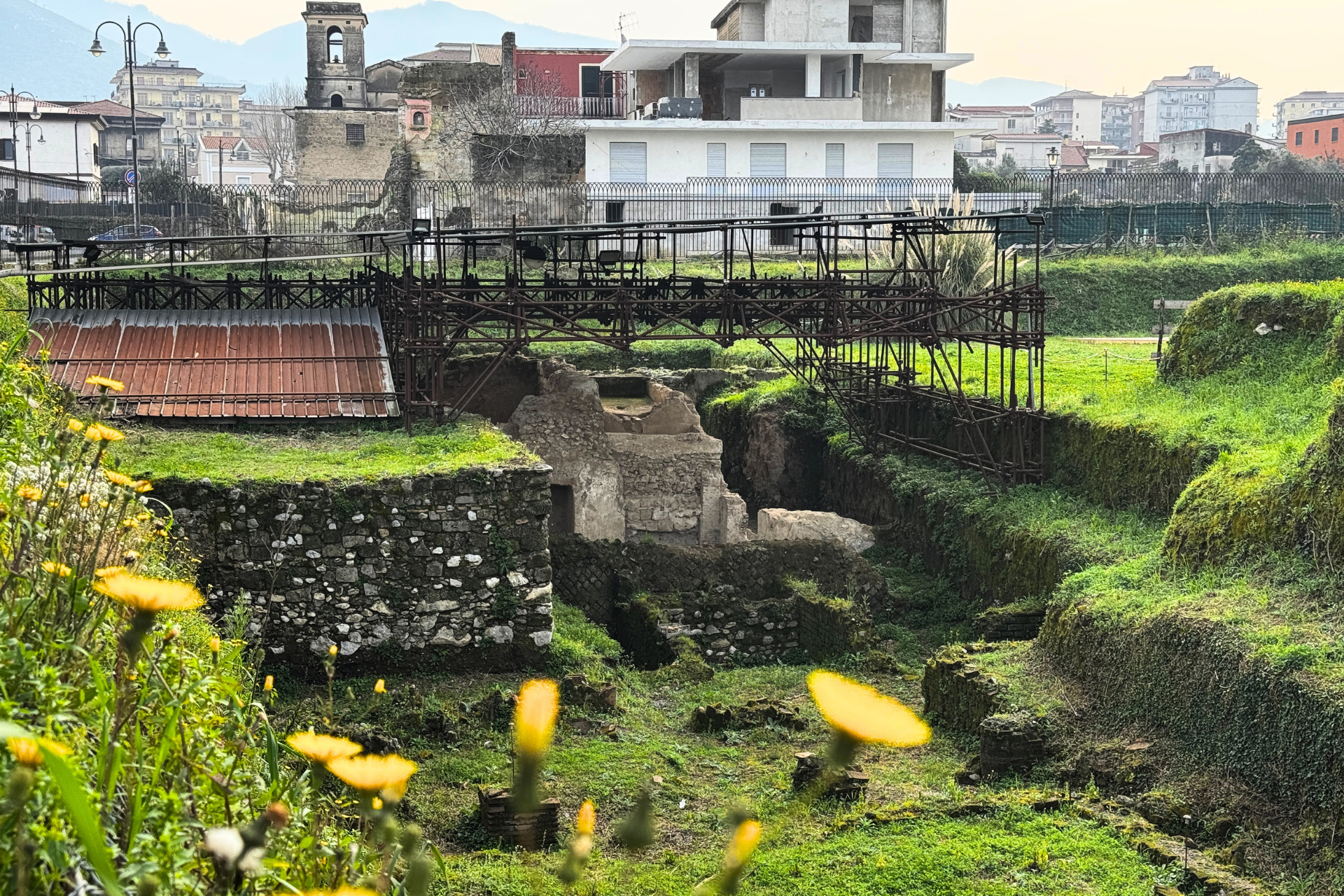 Parco Alfonso e Matteo Fresa con Area Archeologica